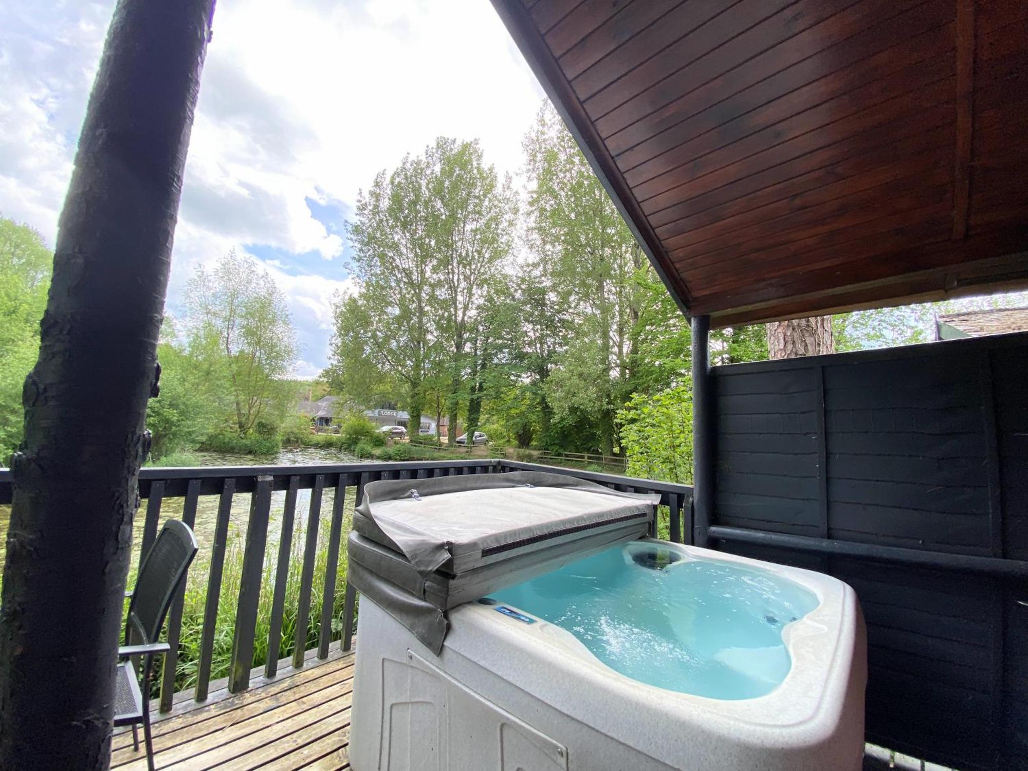 Otter 4 Hot Tub - Huntersmoon-Warminster-Bath-Salisbury Vila Exterior foto